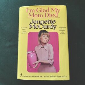 Book I’m glad my mom died by Jennette McCurdy
